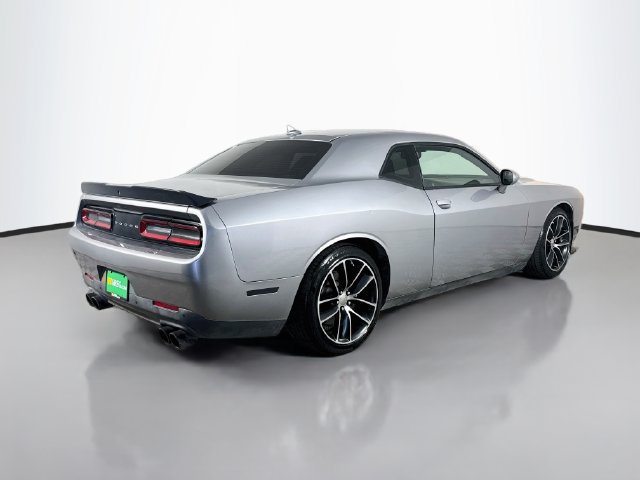 Used 2016 Dodge Challenger R/T Scat Pack w/ Leather Interior Group RWD image 10