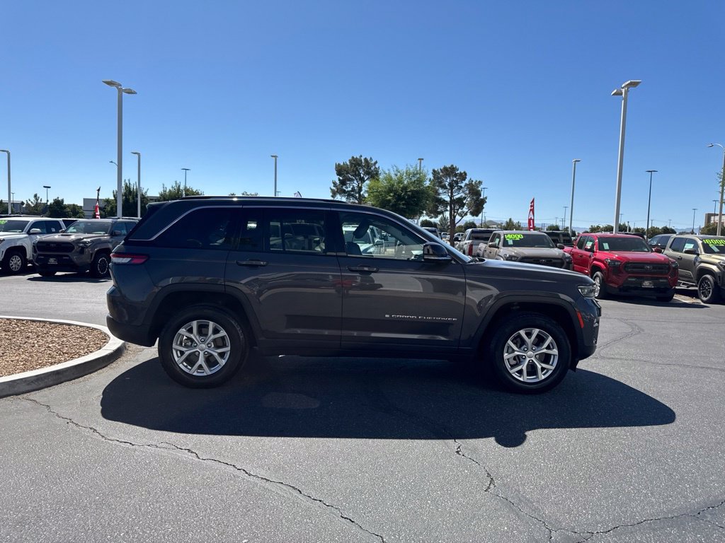 Used 2023 Jeep Grand Cherokee Limited AWD/4WD image 6