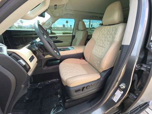 Used 2025 Nissan Armada Platinum Reserve RWD image 13
