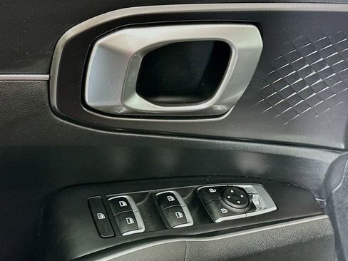 Used 2022 Kia Sorento LX image 19