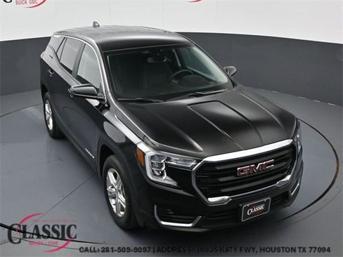 Used 2024 GMC Terrain SLE image 1