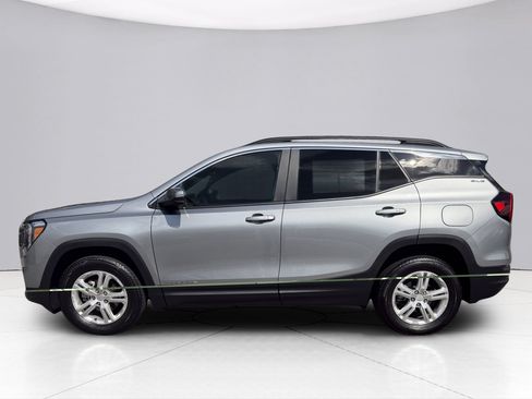 Used 2024 GMC Terrain SLE w/ Driver Convenience Package AWD/4WD image 2