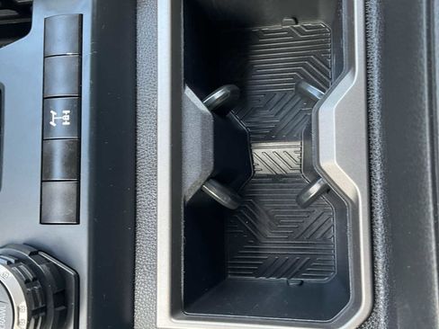 Used 2024 Toyota Tacoma TRD Off-Road image 28