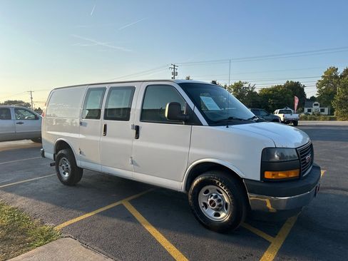Used 2019 GMC Savana 2500 w/ Driver Convenience Package image 4