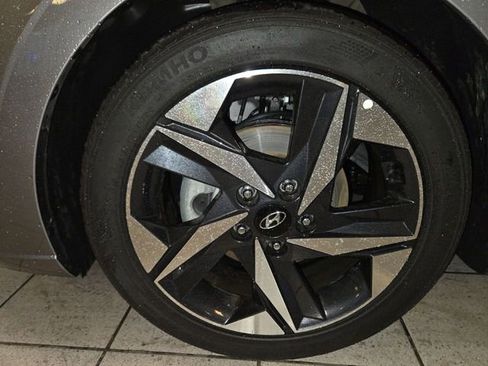 Used 2023 Hyundai Elantra Limited w/ Cargo Package image 10