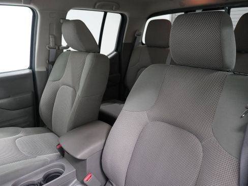 Used 2016 Nissan Frontier SV image 10