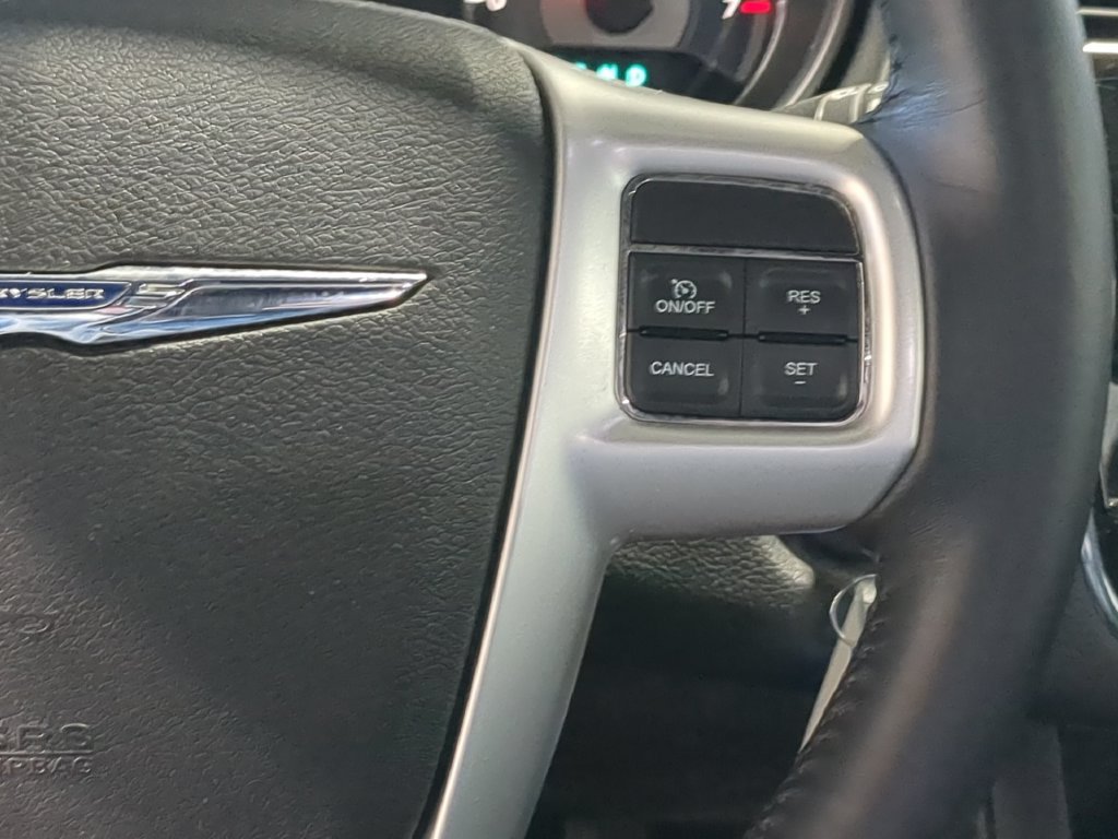 Used 2014 Chrysler 200 Limited FWD image 28