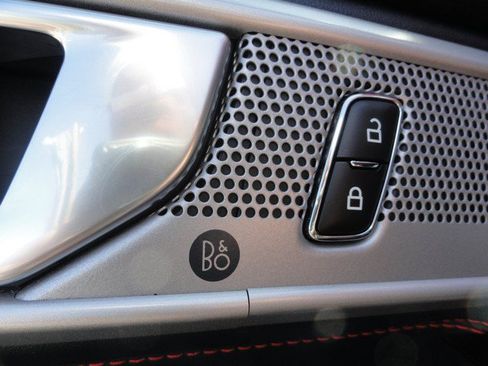 Used 2023 Ford Explorer ST-Line AWD/4WD image 16