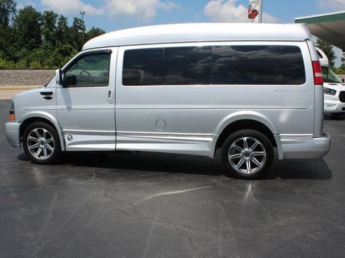Used 2016 Chevrolet Express 2500 RWD image 10