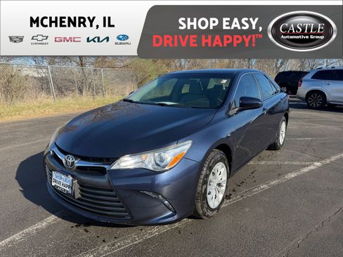 Used 2017 Toyota Camry LE image 1