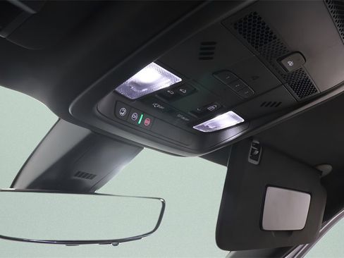 Used 2024 Cadillac XT6 Sport image 17