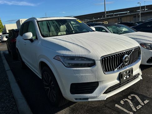 Used 2022 Volvo XC90 T5 Momentum w/ Climate Package image 10