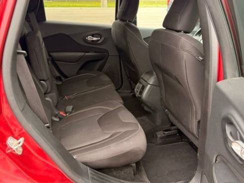 Used 2015 Jeep Cherokee Latitude FWD image 15