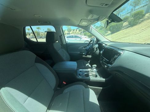 Used 2021 Chevrolet Traverse LT FWD image 11