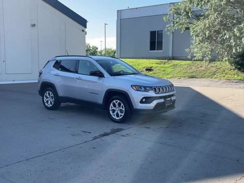 Used 2024 Jeep Compass Latitude AWD/4WD image 2