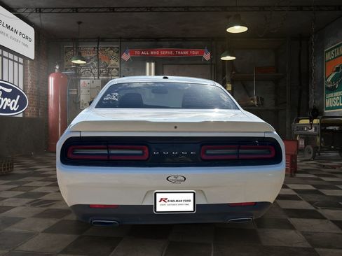 Used 2019 Dodge Challenger SXT RWD image 5