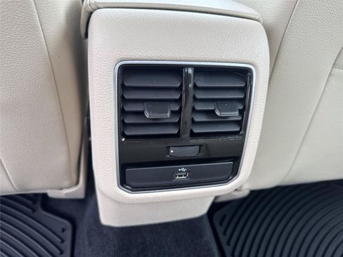 Used 2018 Volkswagen Passat 2.0T SE w/ SE Lighting Package FWD image 31