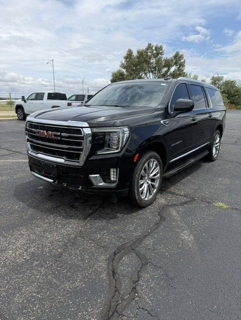 Used 2023 GMC Yukon XL SLT AWD/4WD image 2
