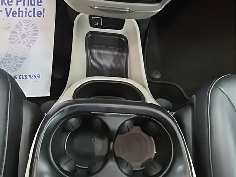 Used 2024 Chrysler Pacifica Touring-L image 29