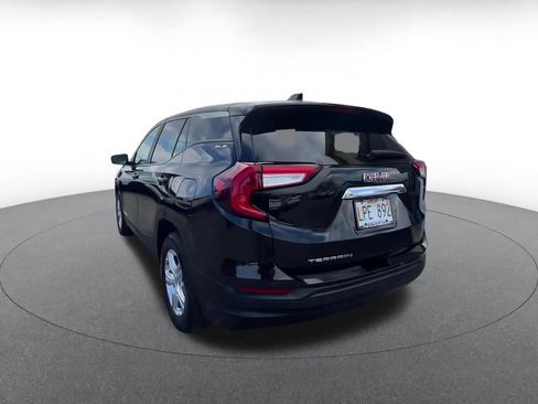 Used 2024 GMC Terrain SLE FWD image 10