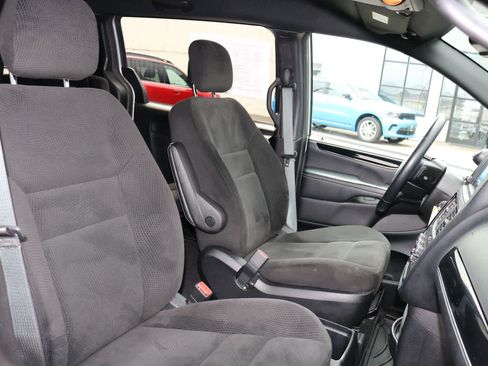 Used 2017 Dodge Grand Caravan SE image 22