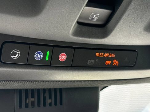 Used 2023 GMC Yukon XL AT4 w/ AT4 Premium Plus Package AWD/4WD image 27