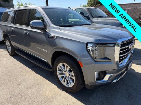 Used 2022 GMC Yukon XL SLT w/ SLT Premium Package AWD/4WD image 2