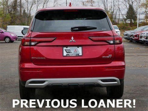 Used 2025 Mitsubishi Outlander SE image 6