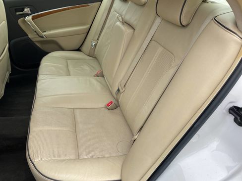 Used 2010 Lincoln MKZ image 17