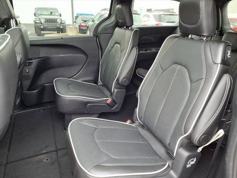 New 2026 Chrysler Pacifica Limited w/ S Appearance Package FWD image 16