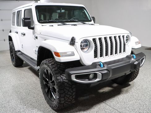 Used 2022 Jeep Wrangler Unlimited Sahara AWD/4WD image 6