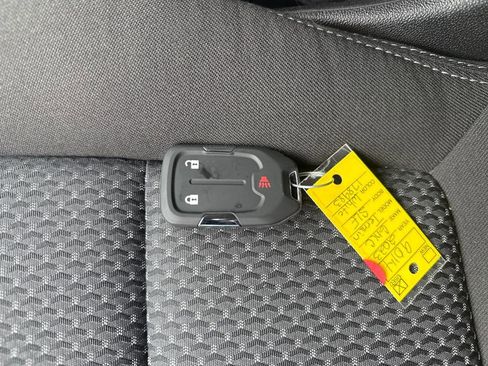 Used 2023 GMC Terrain SLE image 32