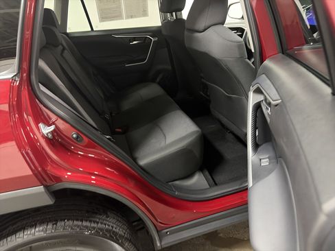 Used 2025 Toyota RAV4 XLE image 27