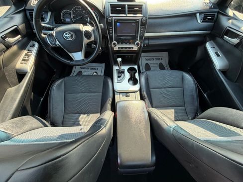Used 2014 Toyota Camry SE FWD image 3