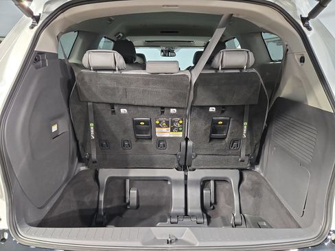 Used 2022 Toyota Sienna Limited FWD image 18