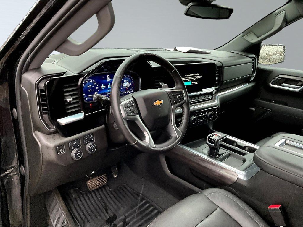Used 2022 Chevrolet Silverado 1500 LTZ w/ LTZ Premium Package AWD/4WD image 20