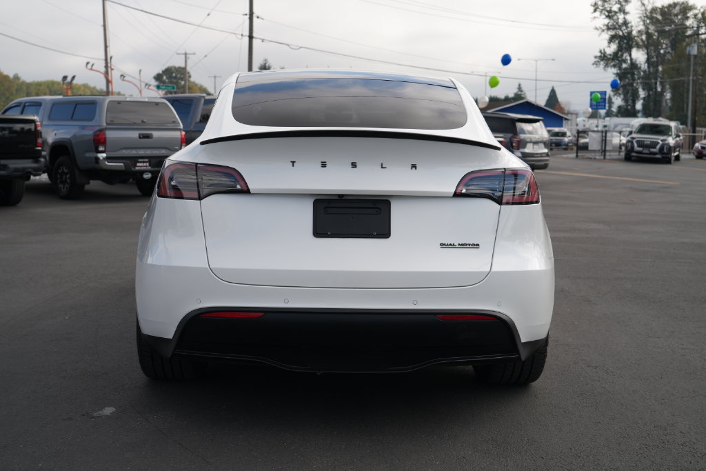 Used 2022 Tesla Model Y Performance AWD/4WD image 10