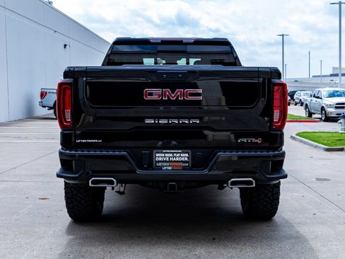 Used 2023 GMC Sierra 1500 AT4 w/ AT4 Premium Package AWD/4WD image 8