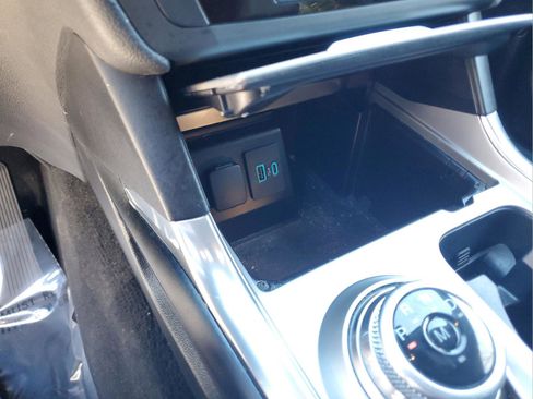 Used 2020 Ford Explorer XLT w/ Equipment Group 202A image 25