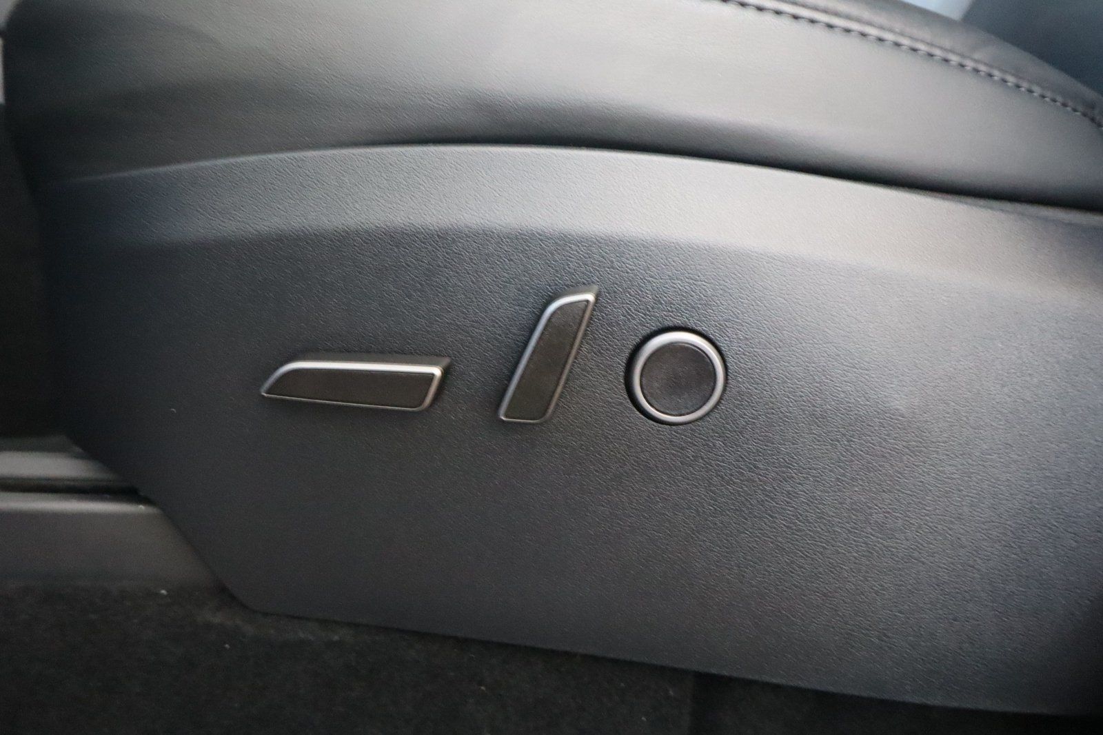 Used 2024 Tesla Model Y Long Range RWD image 22