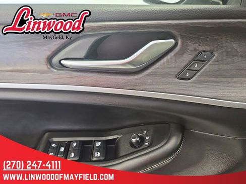 Used 2023 Jeep Grand Cherokee Limited AWD/4WD image 18