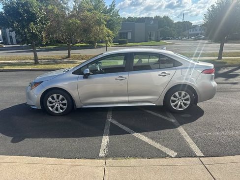 Used 2024 Toyota Corolla LE FWD image 6