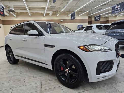 Used 2019 Jaguar F-PACE S image 5