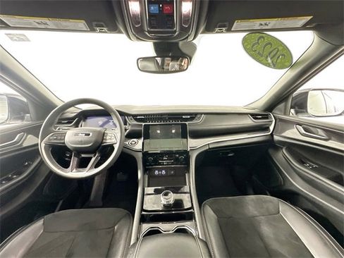 Used 2023 Jeep Grand Cherokee L Laredo image 10