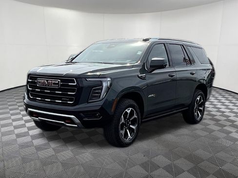 Used 2025 GMC Yukon AT4 w/ AT4 Premium Package AWD/4WD image 3