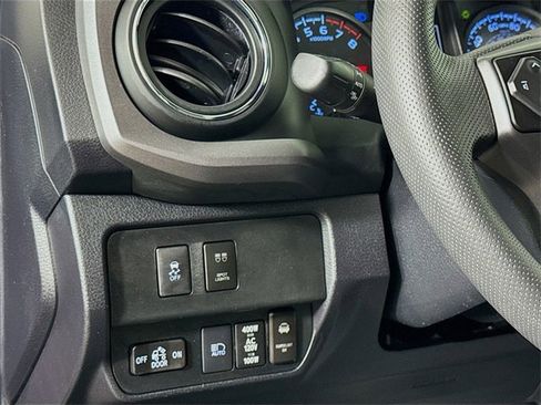 Certified 2023 Toyota Tacoma TRD Off-Road image 19