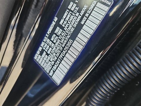 Certified 2023 Porsche Cayenne Platinum Edition image 15