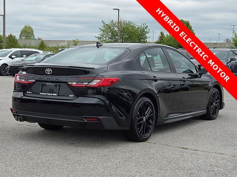 Used 2025 Toyota Camry SE FWD image 5