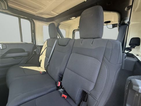 Used 2019 Jeep Wrangler Unlimited Sahara AWD/4WD image 24