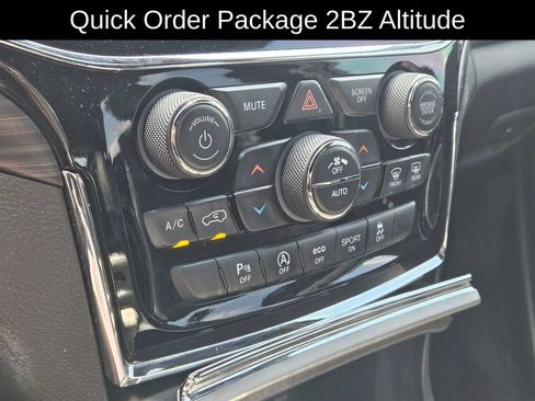 Used 2020 Jeep Grand Cherokee Altitude AWD/4WD image 32